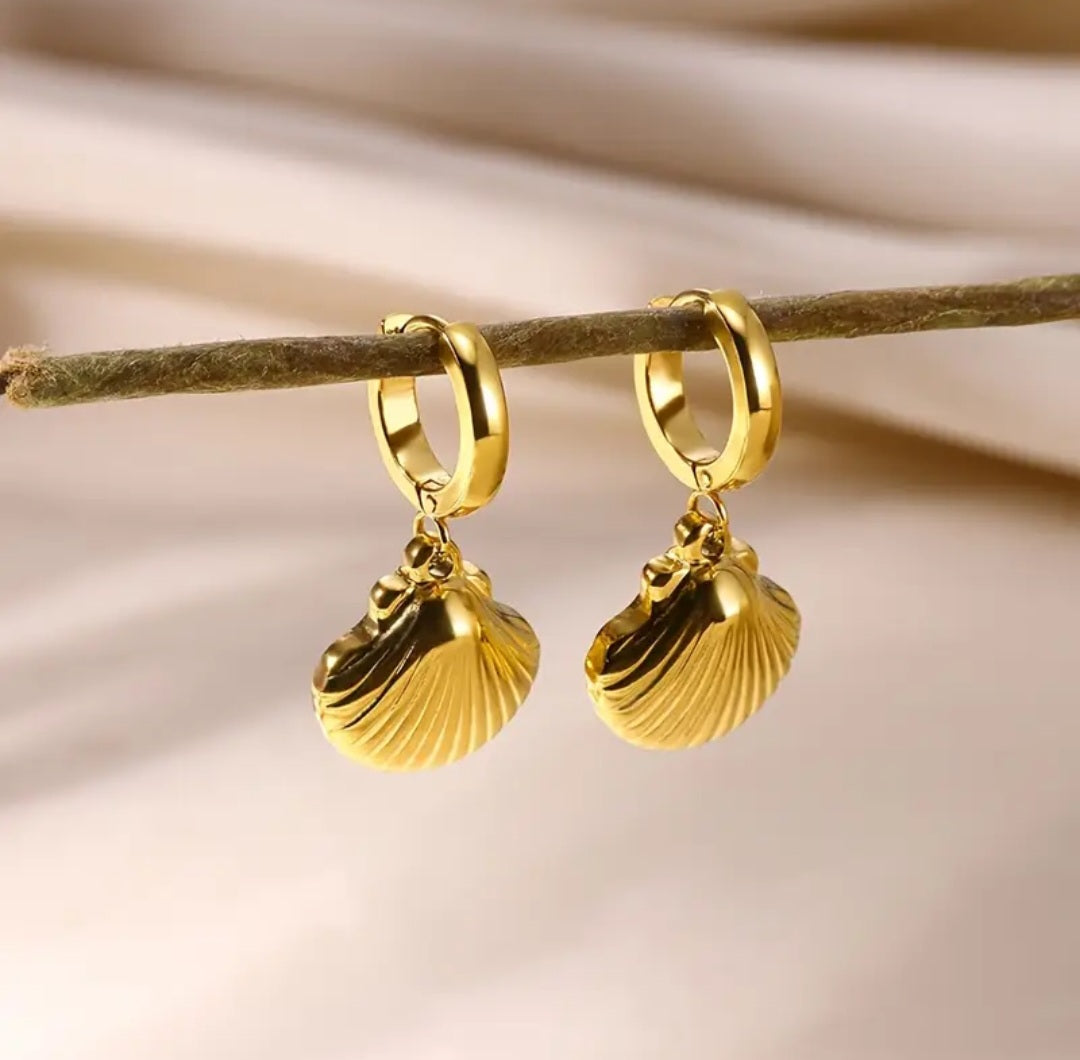 Gold Seashell Earring