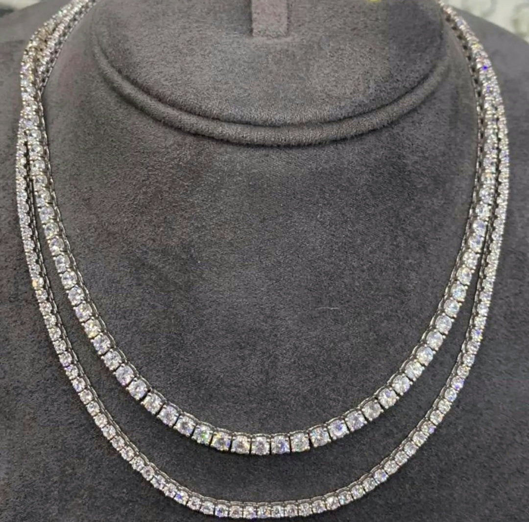 Luxury tennis necklace designed for weddings and glamorous evenings. Jewelry that elevates your bridal elegance. قلادة فاخرة تناسب العرائس وتضيف سحر لا يُنسى لإطلالتك.