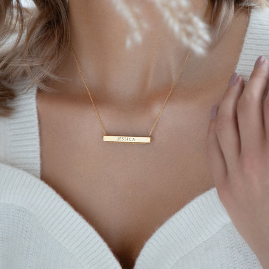 legant personalized name bar necklace in 18k gold – عقد بار باسم أنيق من ذهب حقيقي في دبي وبيروت