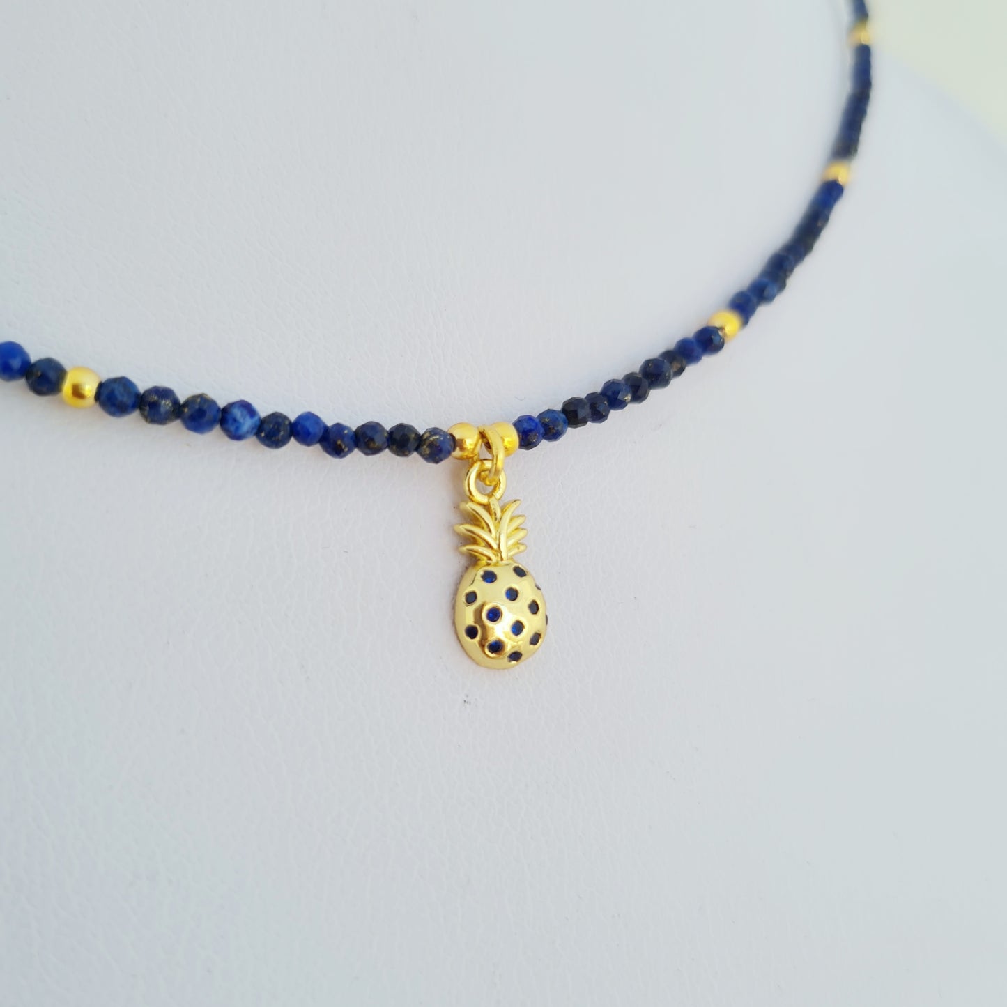 Ananas choker necklace