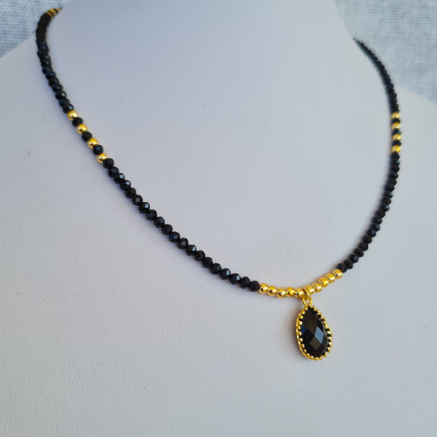 Tear drop choker Necklace