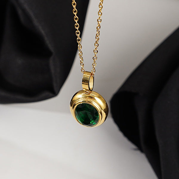 Retro chic pendant necklace