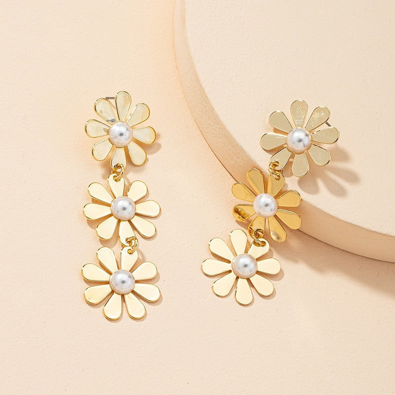 Daisy Pearl Earrings