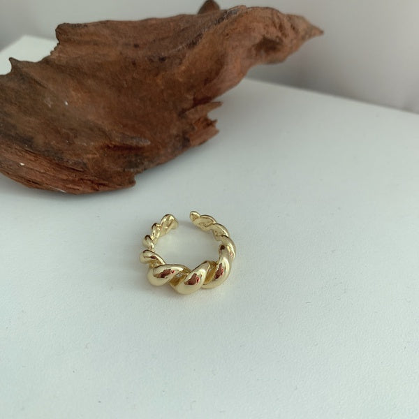 Croissant Twist ring