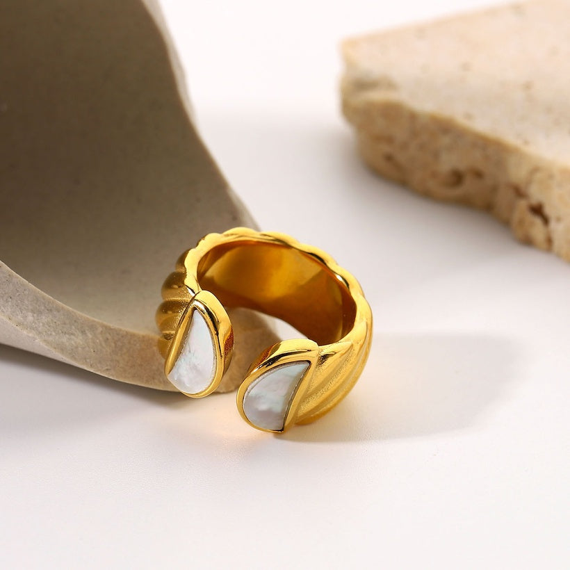 Shell twisted ring