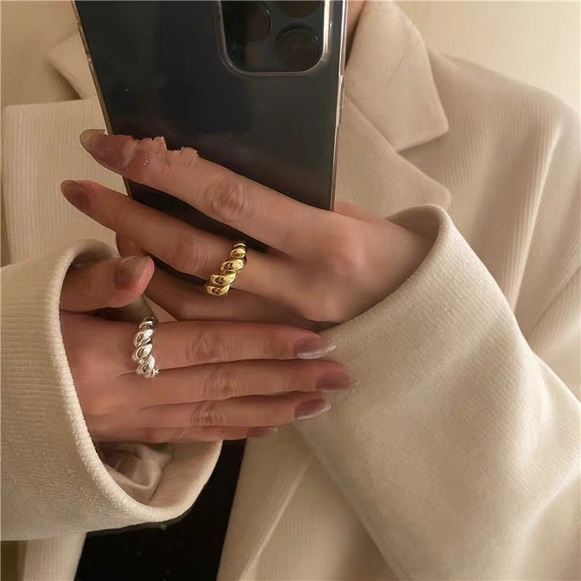 Croissant Twist ring