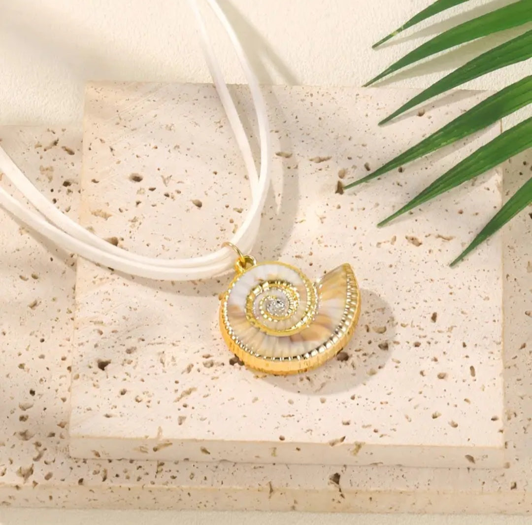 Ocean Shell white Necklace