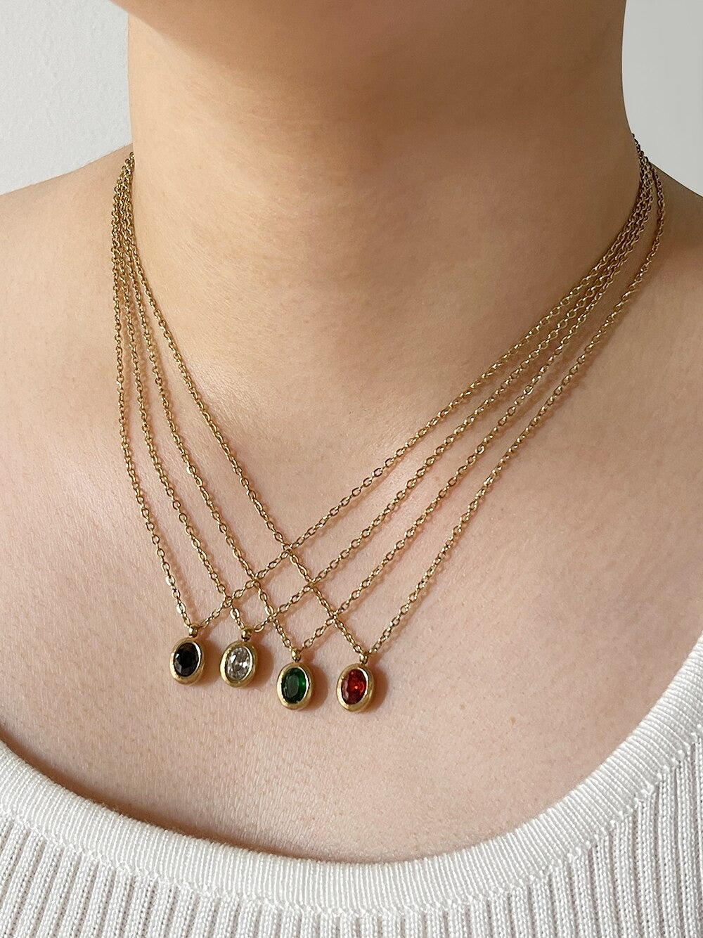 Retro chic pendant necklace