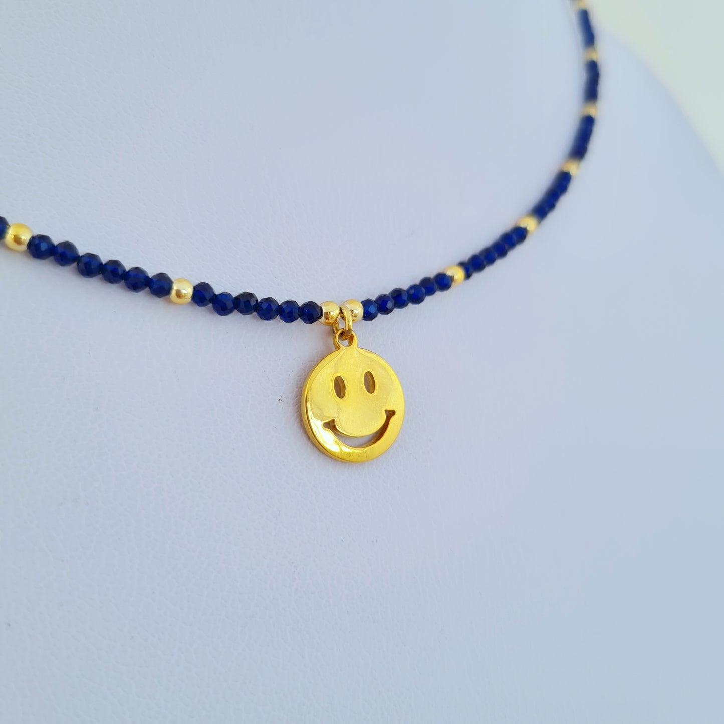 Smiley choker necklace