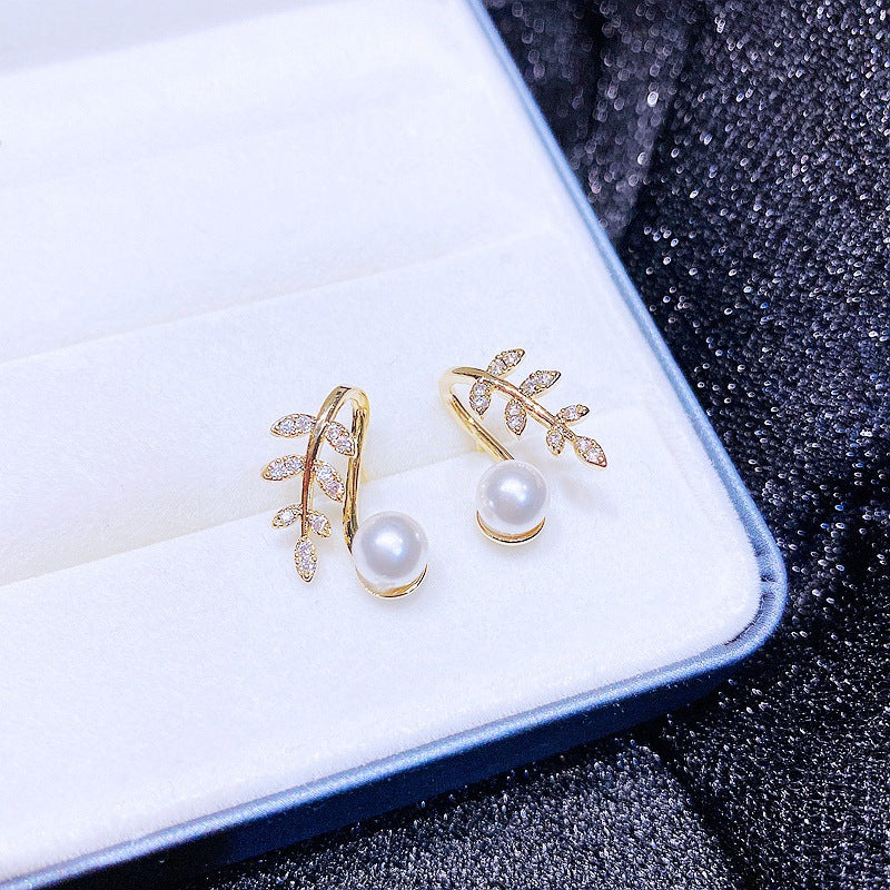 Pearl twisted earrings