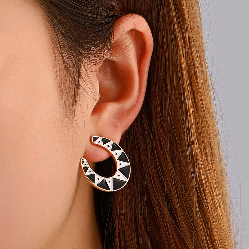 Enamel horseshoe stud earring