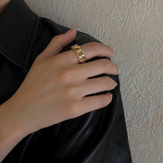 Vivian Curb Chain Ring